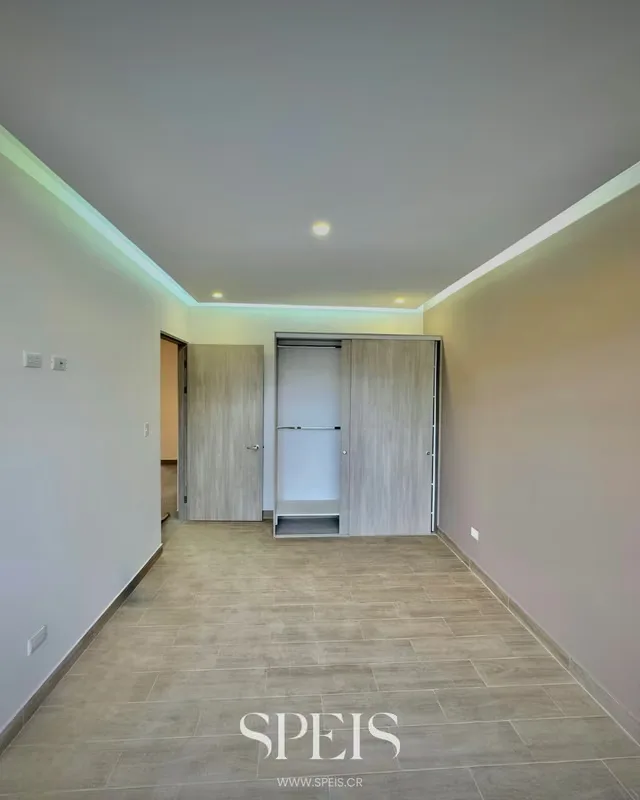 Ubicada en Condominio Hacienda Peraz, esta residencia de dos niveles amplios espacios y acabados contemporáneos, ideal para quienes buscan comodidad y seguridad en una de las zonas de ..., photo 6