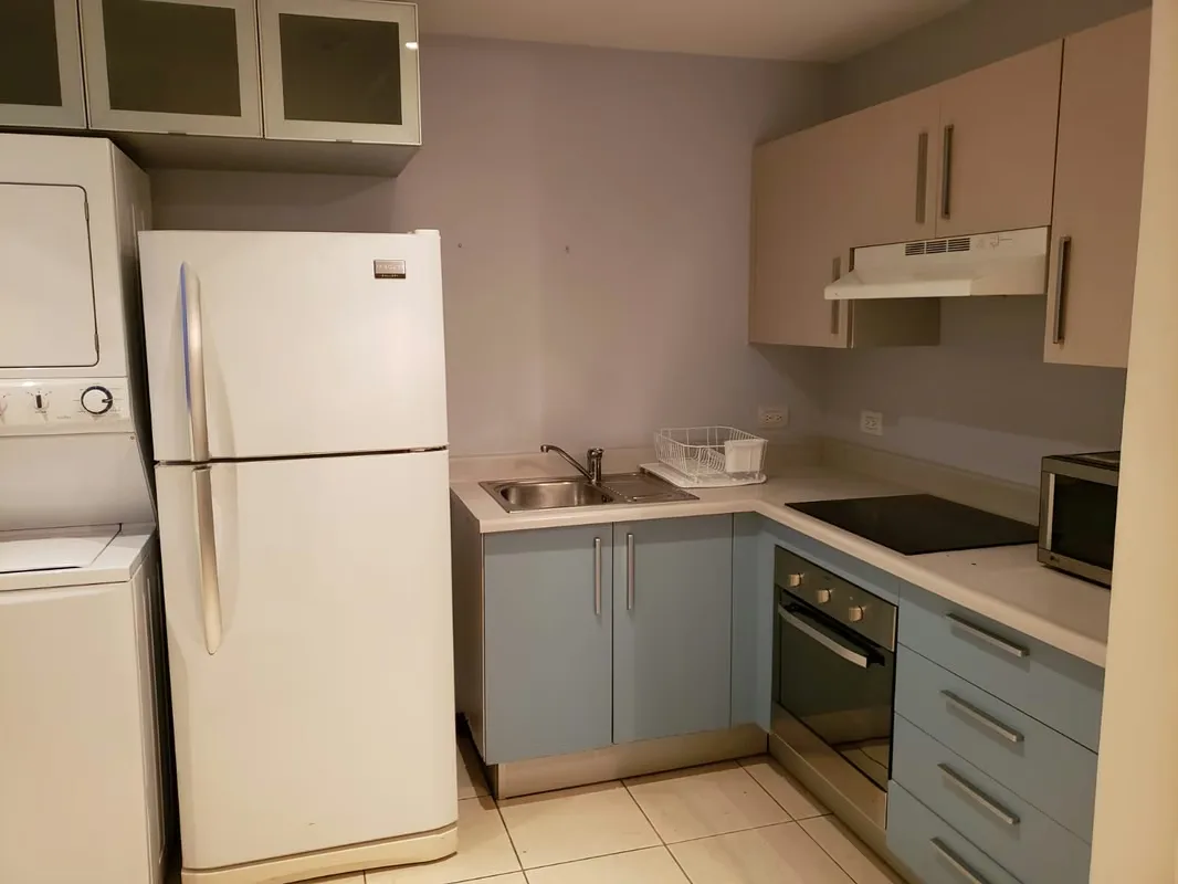 Este apartamento en venta se ubica en Montes de Oca, San José, en un complejo de arquitectura moderna con amplias áreas verdes y zonas de estacionamiento. El edificio cuenta con un ..., photo 4