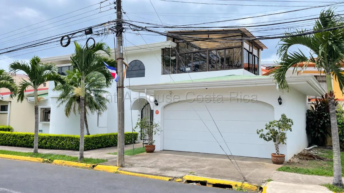 OPORTUNIDAD Debajo del Avaluo Casa $310000 Los Arcos Ciudad Cariari 305m2 - Venta en Ulloa