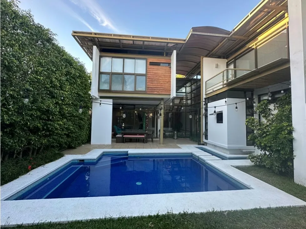Casa de Lujo en Venta – Valle del Sol, Lindora