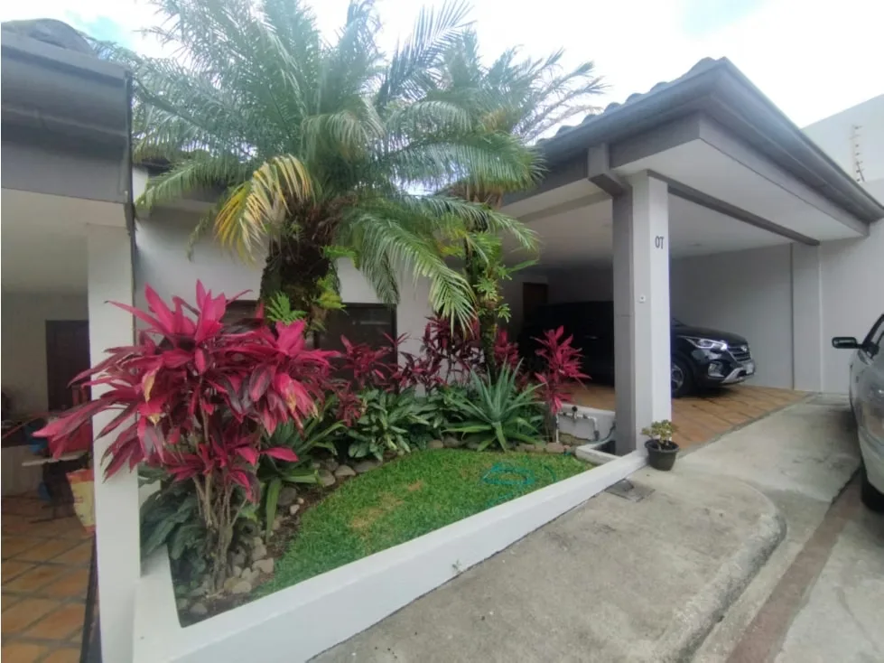 Se alquila esta hermosa casa que se encuentra en el condominio Lomas del Cielo en Guachipelín Norte y ofrece un diseño en varios niveles, con terrazas con espectaculares vistas, que ..., photo 6