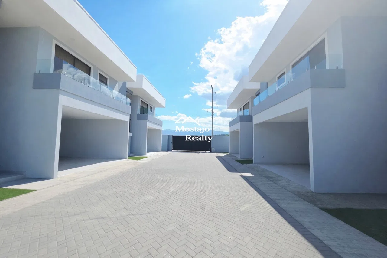 Alquiler de Casa nueva, Condominio, Santa Ana centro