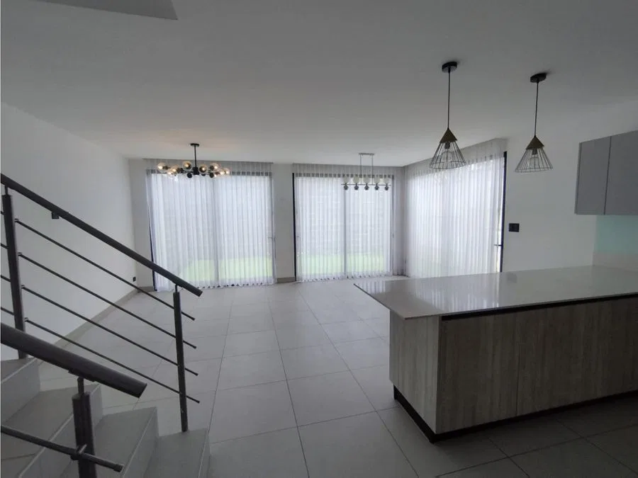 Se Alquila (Alquiler) Cond. Lindora Village, Santa Ana Cod GU 1551