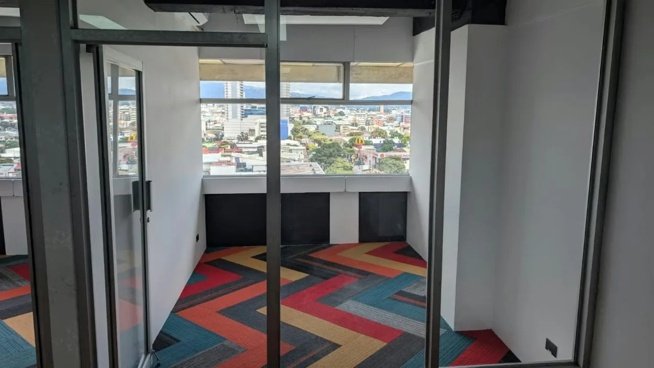 Ubicación estratégica: Situado en una de las avenidas más céntricas de San José, con acceso inmediato a bancos, restaurantes, transporte público y una amplia variedad de ..., photo 11