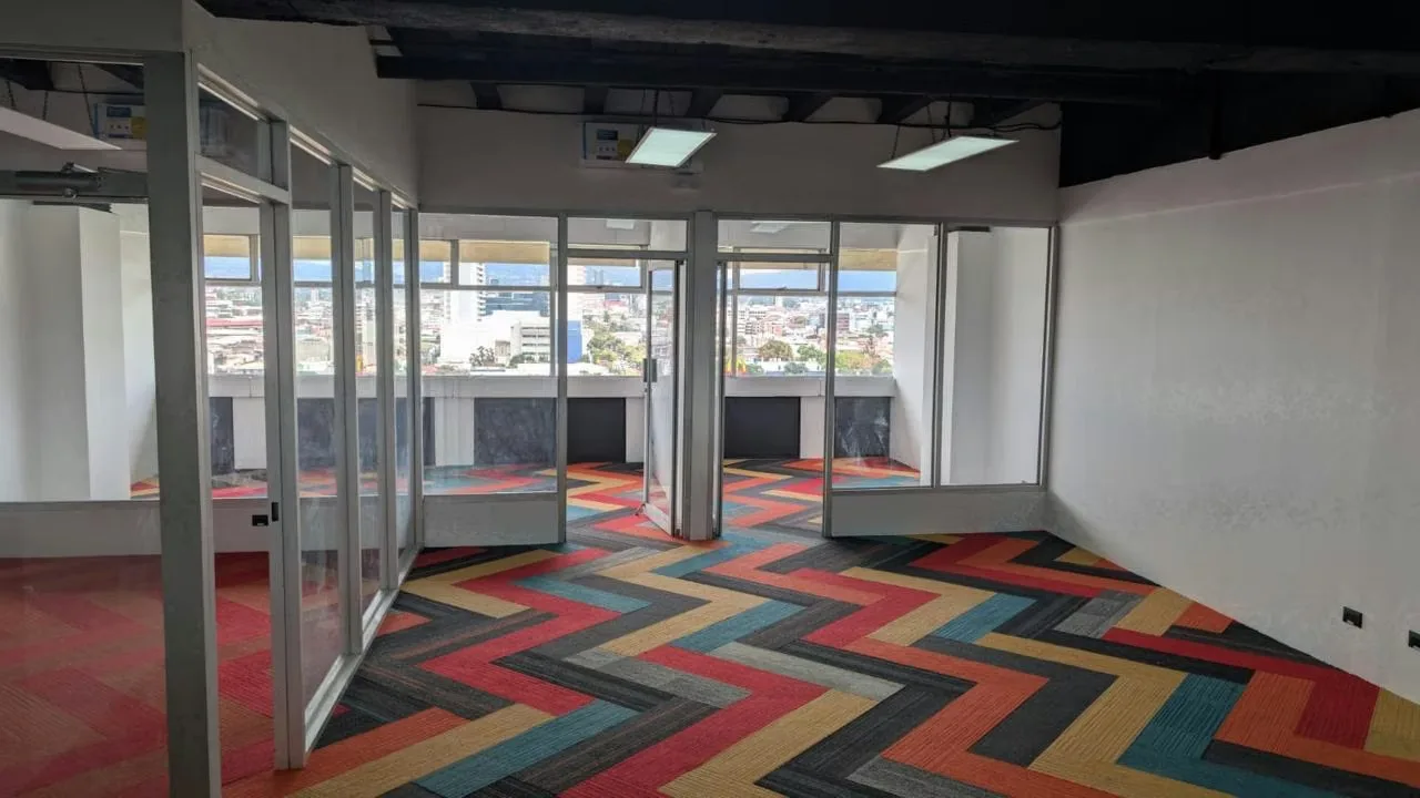 Ubicación estratégica: Situado en una de las avenidas más céntricas de San José, con acceso inmediato a bancos, restaurantes, transporte público y una amplia variedad de ..., photo 15