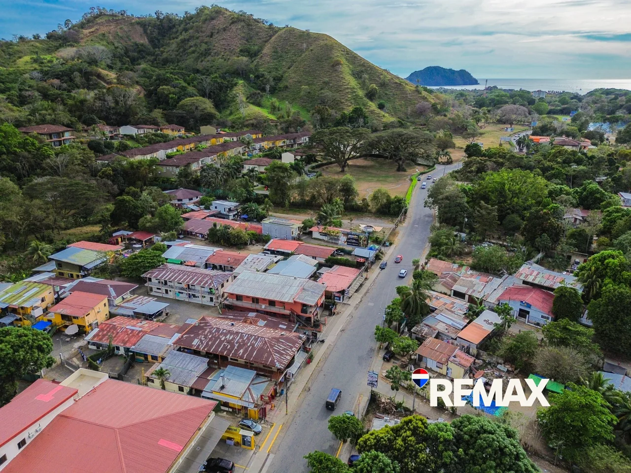 Commercial Building Herradura | Main Road