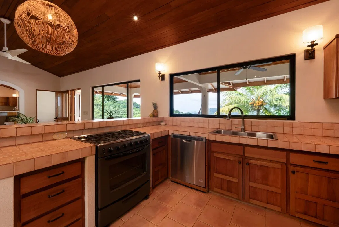 OCEAN AND MOUNTAIN VIEW 3 BEDROOM HOME WITH POOL IN LAGUNAS, photo 16