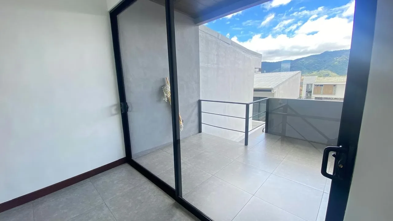 Se vende hermosa casa moderna en Condominio Distrito San Juan, con un lote de 202 m² y 162 m² de construcción. La propiedad fue construida hace apenas un año, por lo que se ..., photo 2