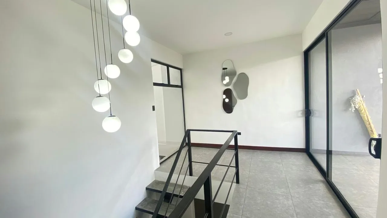 Se vende hermosa casa moderna en Condominio Distrito San Juan, con un lote de 202 m² y 162 m² de construcción. La propiedad fue construida hace apenas un año, por lo que se ..., photo 14