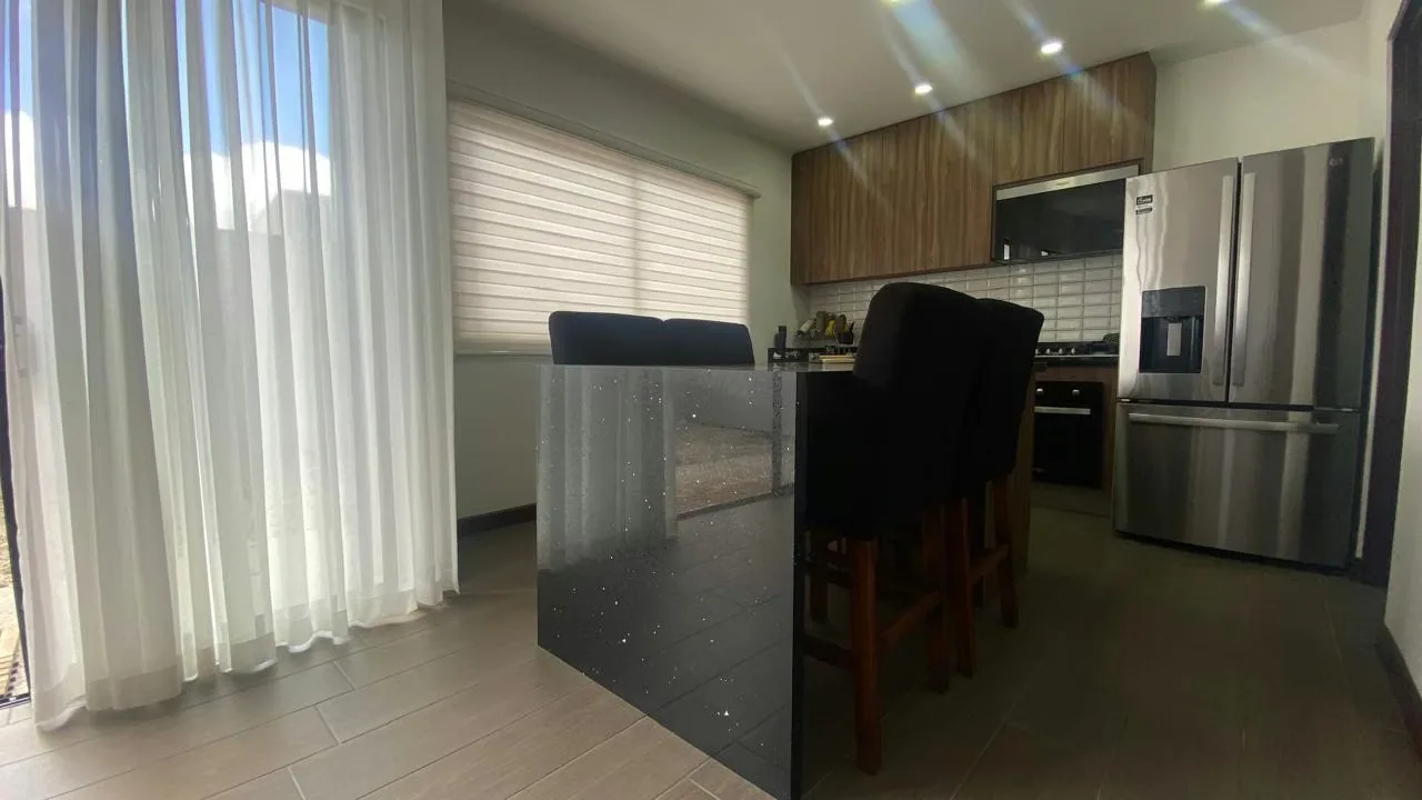 Se vende hermosa casa moderna en Condominio Distrito San Juan, con un lote de 202 m² y 162 m² de construcción. La propiedad fue construida hace apenas un año, por lo que se ..., photo 5