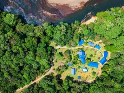 11.7 Ha Eco lodge con 20 habitaciones equipadas en la región de Sarapiquí.