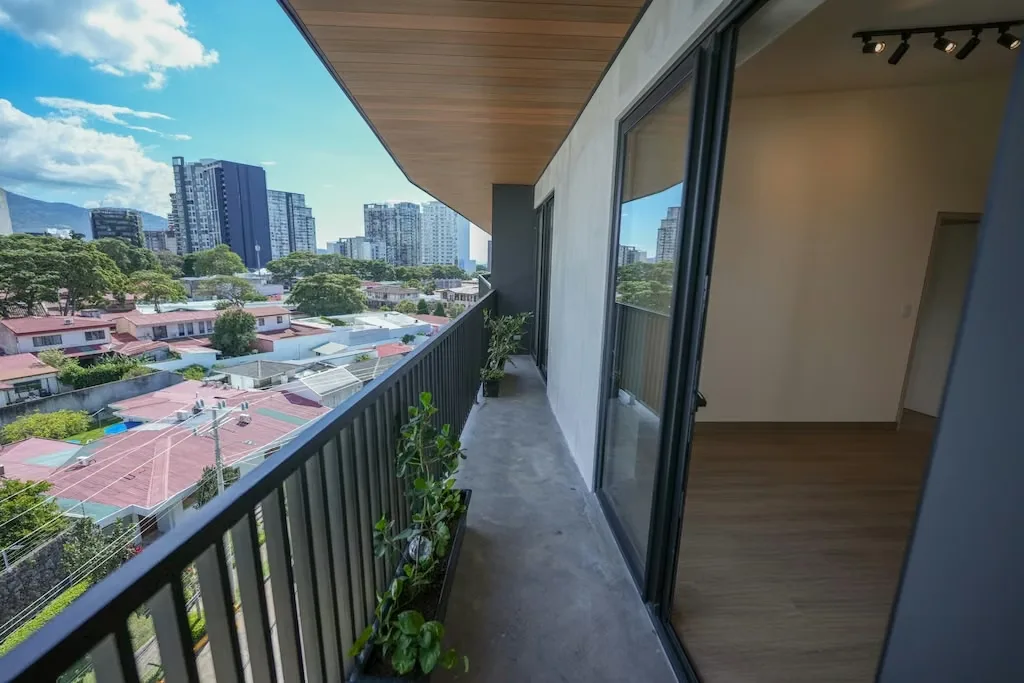 Este apartamento se encuentra en el piso 4 de una torre boutique de únicamente seis niveles y ..., photo 11