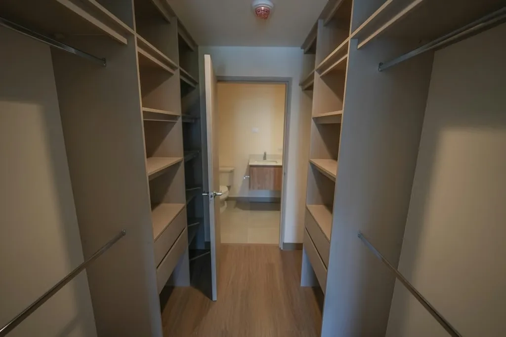 Este apartamento se encuentra en el piso 4 de una torre boutique de únicamente seis niveles y ..., photo 5
