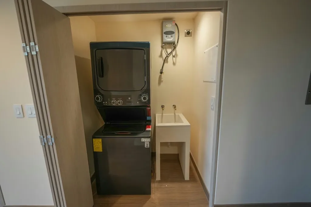 Este apartamento se encuentra en el piso 4 de una torre boutique de únicamente seis niveles y ..., photo 10