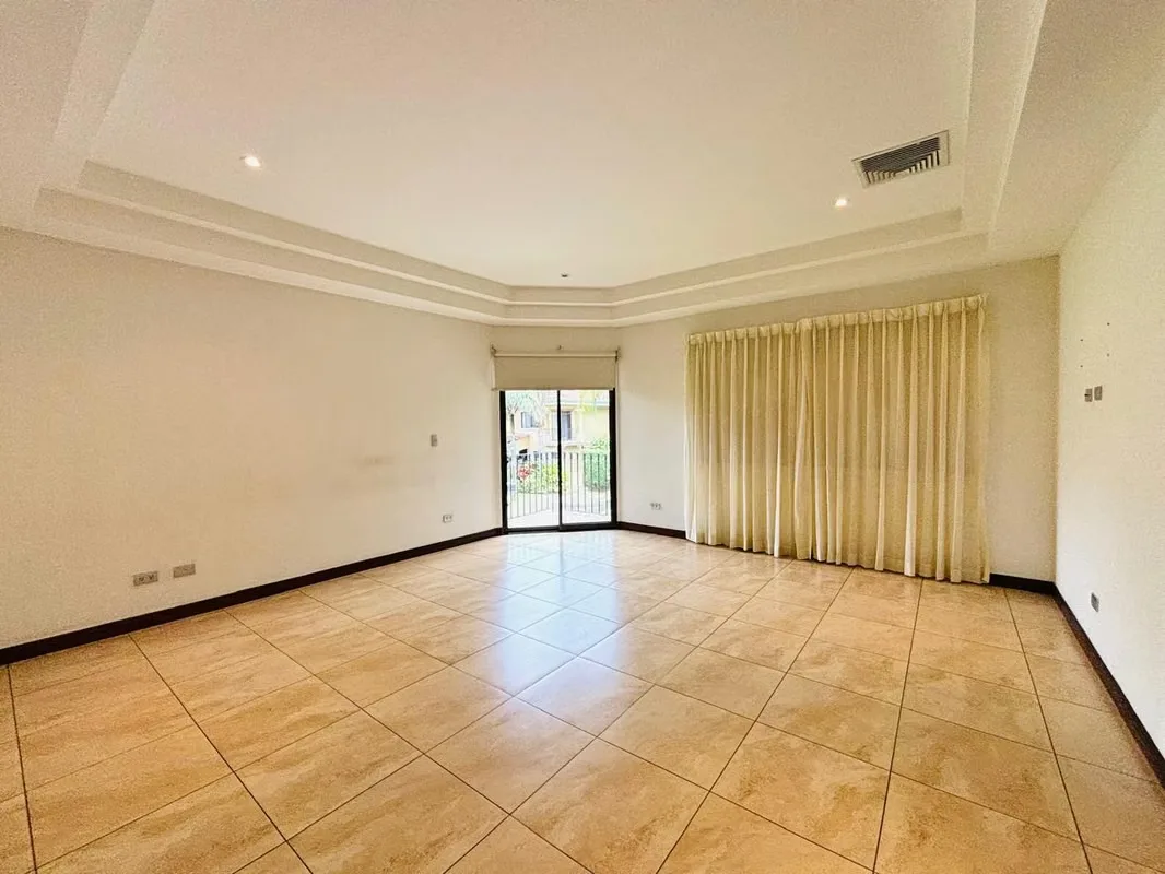 Descubra esta excepcional casa en condominio ubicada en la prestigiosa zona de Pozos, Santa Ana, diseñada para quienes buscan una propiedad espaciosa y con alto potencial de ..., photo 11