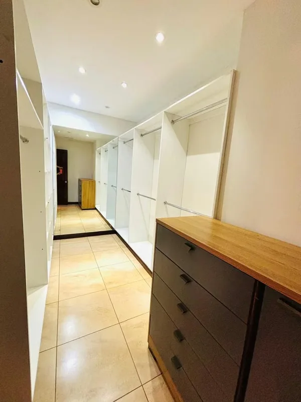 Descubra esta excepcional casa en condominio ubicada en la prestigiosa zona de Pozos, Santa Ana, diseñada para quienes buscan una propiedad espaciosa y con alto potencial de ..., photo 13