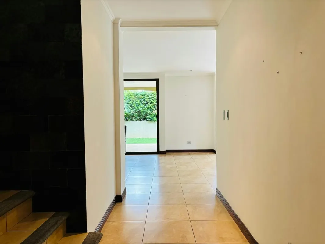 Descubra esta excepcional casa en condominio ubicada en la prestigiosa zona de Pozos, Santa Ana, diseñada para quienes buscan una propiedad espaciosa y con alto potencial de ..., photo 15