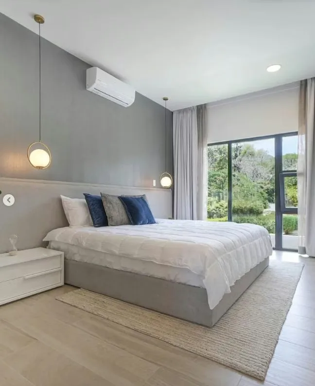 Espectacular casa para estrenar en zona segura, tranquila, y de alta valorización. Muy bien ubicada. Se entrega equipada con línea blanca y tanque de agua de mil litros. Dos ..., photo 2