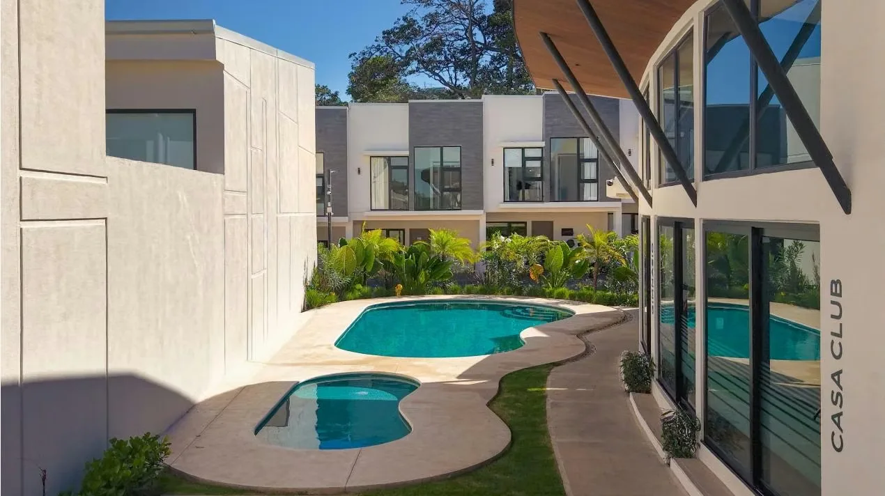 Espectacular casa para estrenar en zona segura, tranquila, y de alta valorización. Muy bien ubicada. Se entrega equipada con línea blanca y tanque de agua de mil litros. Dos ..., photo 3