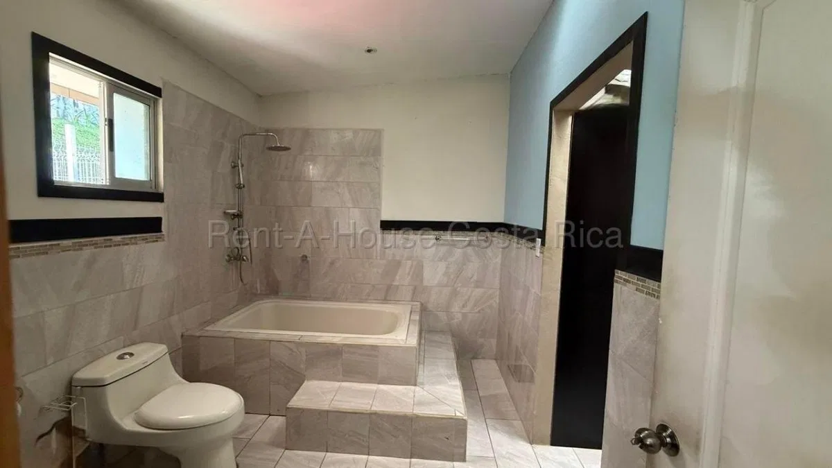 Hermosa y amplia casa en Guadalupe Mata de platano - Venta en Goicoechea, photo 13