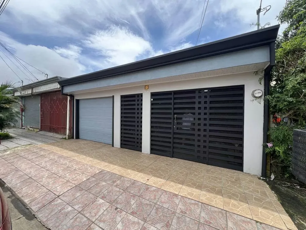 Remodeled Home for Sale in Palmares | 2 Bedrooms, Smart Technology and Premium Wood Finishes