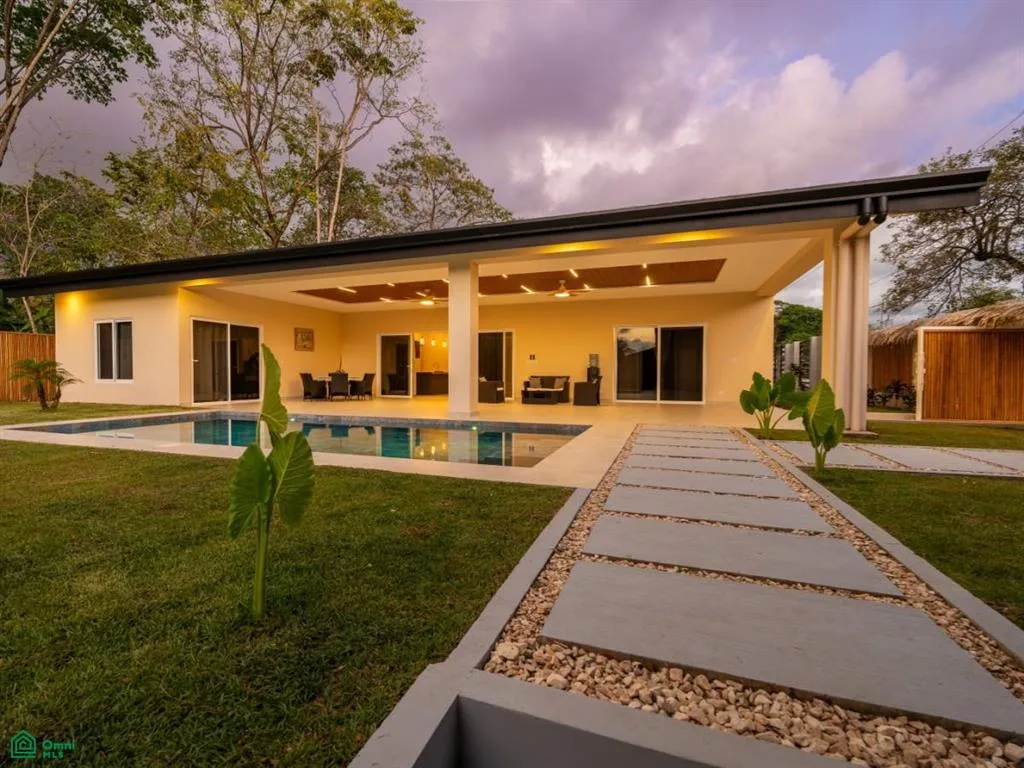 Refined Tropical Home in Uvita, Costa Rica | Walk to Beach & Parque Nacional Marino Ballena