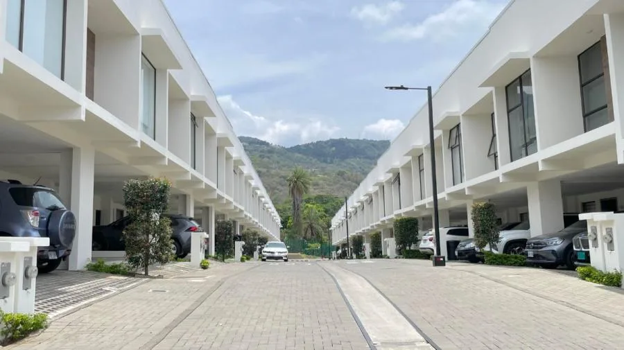 Venta de Preciosa Casa en San Antonio de Escazú / Mls. 25-1776 OFC JB - Venta en Escazú, photo 13