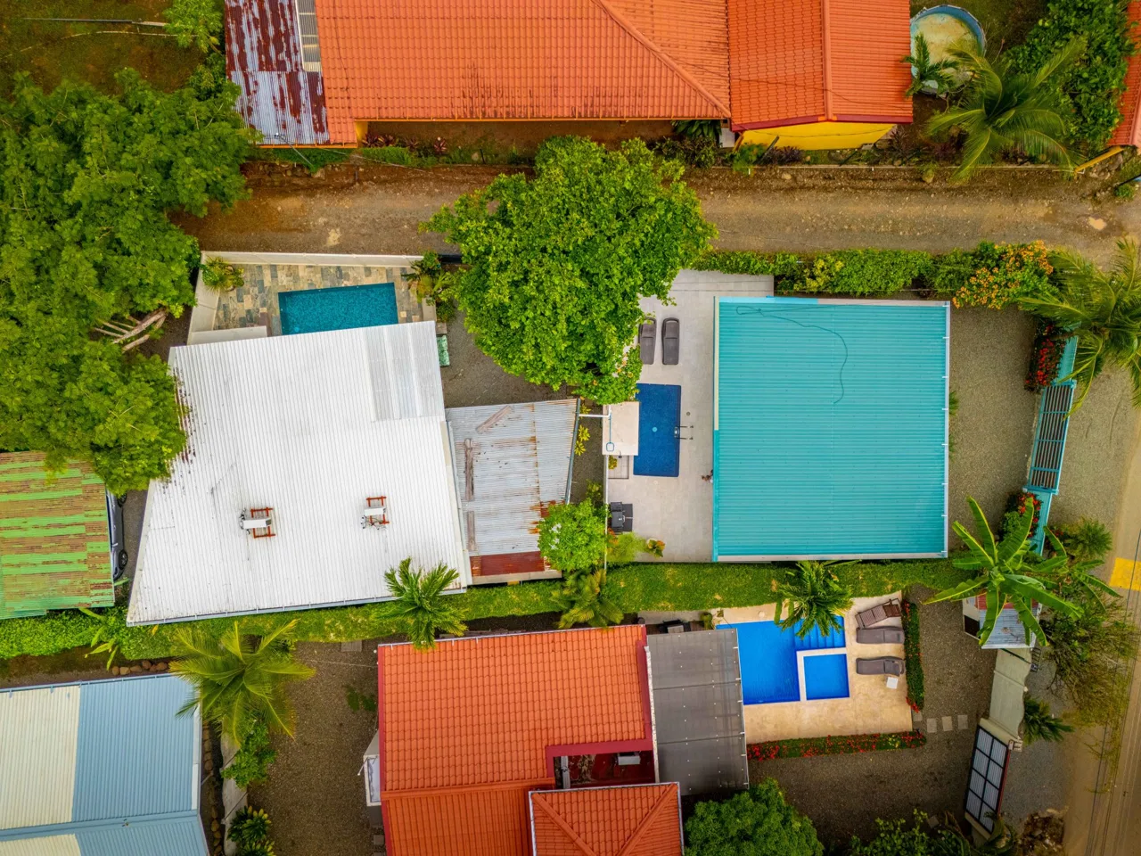 PROPERTY WITH FIVE BEDROOMS NEAR THE BEACH IN BAHIA BALLENA – 0.1 ACRES, photo 3