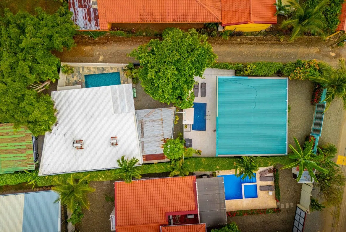 PROPERTY WITH FIVE BEDROOMS NEAR THE BEACH IN BAHIA BALLENA – 0.1 ACRES, photo 4