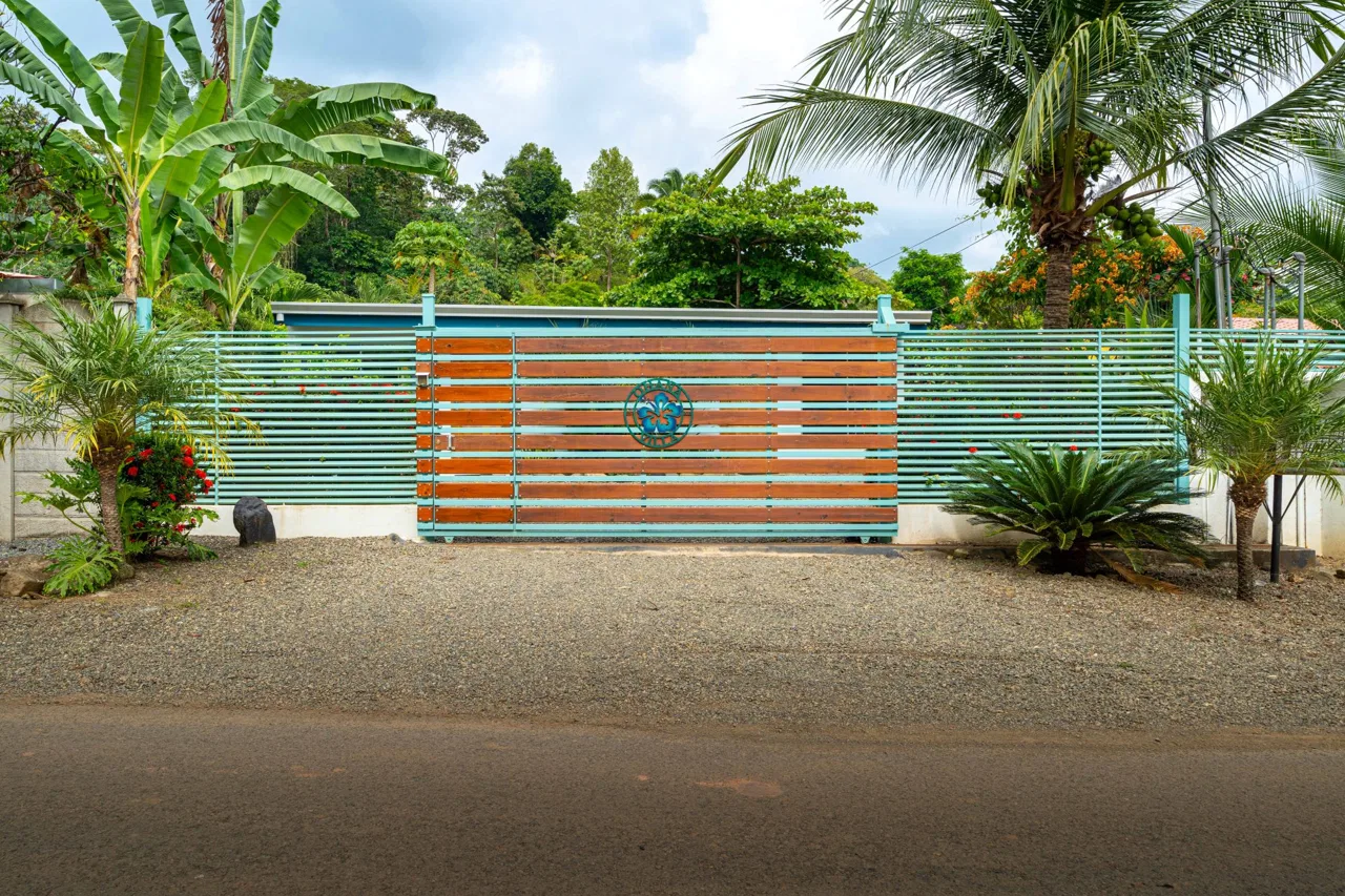 PROPERTY WITH FIVE BEDROOMS NEAR THE BEACH IN BAHIA BALLENA – 0.1 ACRES, photo 7