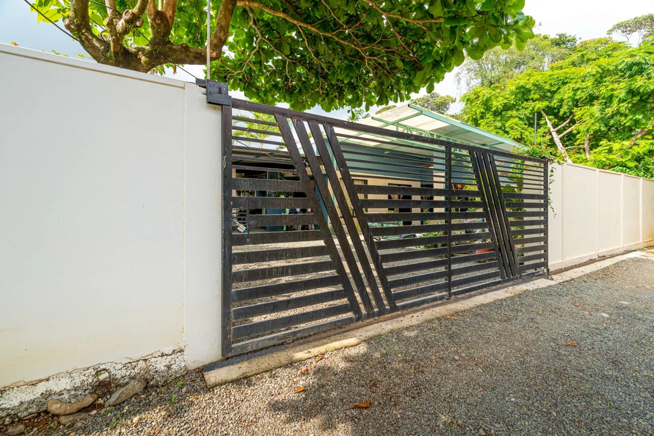 PROPERTY WITH FIVE BEDROOMS NEAR THE BEACH IN BAHIA BALLENA – 0.1 ACRES, photo 9