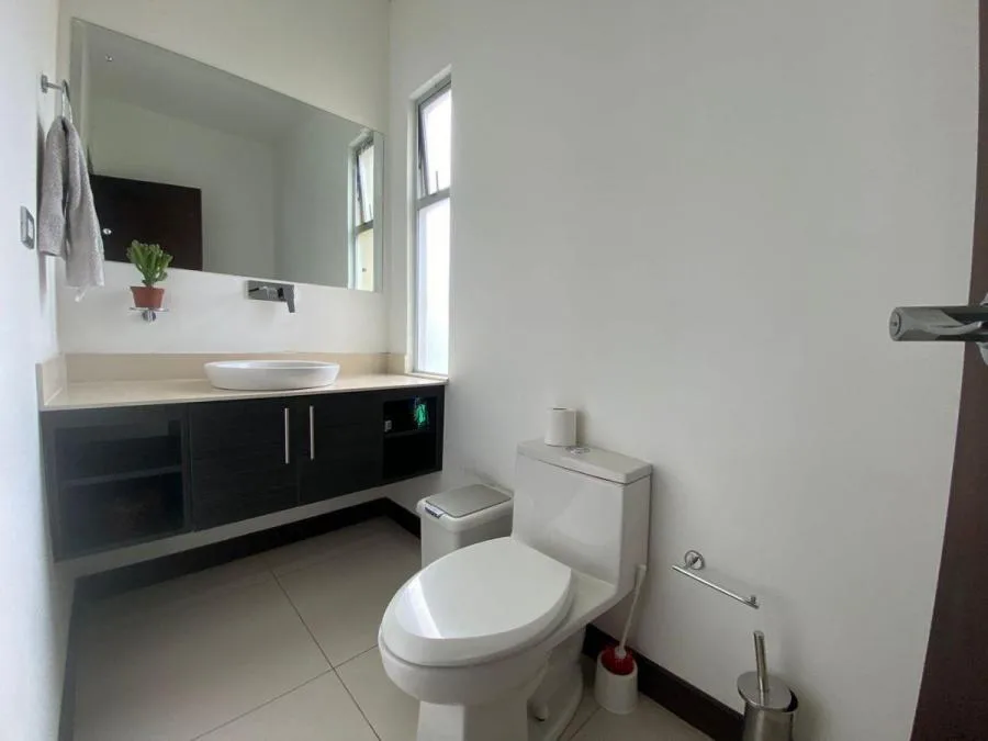 Casa en venta de dos niveles con amplio patio ideal para la familia #24-119 GS - Venta en Santa Ana, photo 2