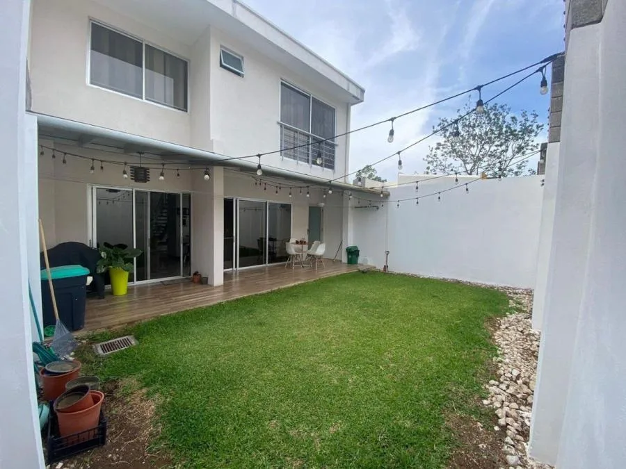 Casa en venta de dos niveles con amplio patio ideal para la familia #24-119 GS - Venta en Santa Ana, photo 8