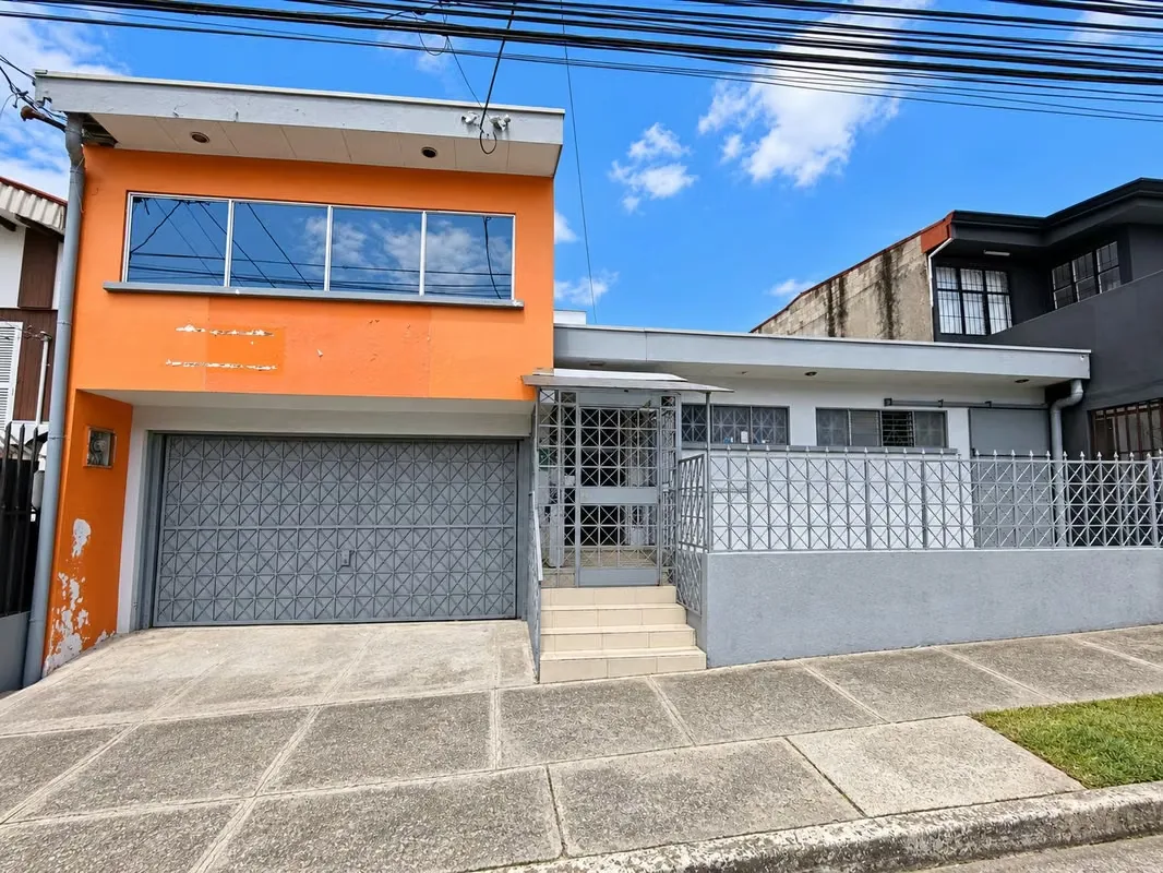 House for sale in San Pedro de Montes de Oca, ideal for investment
