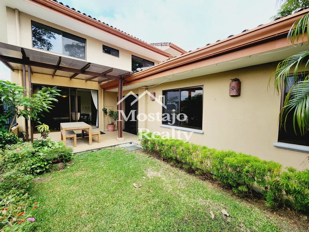 Venta de casa en Condominio El Cortijo, San Rafael de Escazú