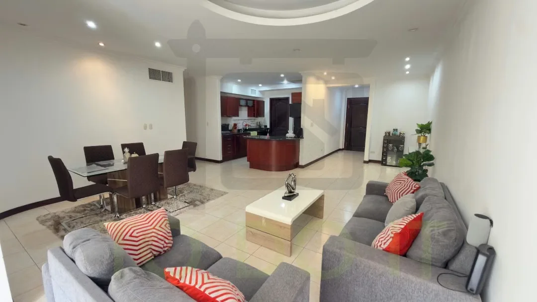 Apartamento de 3 habitaciones, 2.5 baños, 2 parqueos, en torre de condominio, con excelente ubicación central en Escazu, muy completo AMOBLADO, con terraza espectacular y excelentes ...