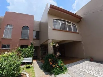 Amplia Casa Familiar con Jardín y Piscina en Condominio Llorente, Tibás, photo 2