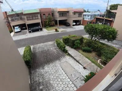 Amplia Casa Familiar con Jardín y Piscina en Condominio Llorente, Tibás, photo 3