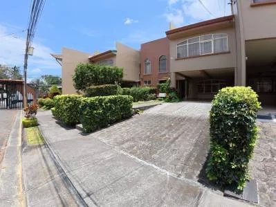 Amplia Casa Familiar con Jardín y Piscina en Condominio Llorente, Tibás, photo 8