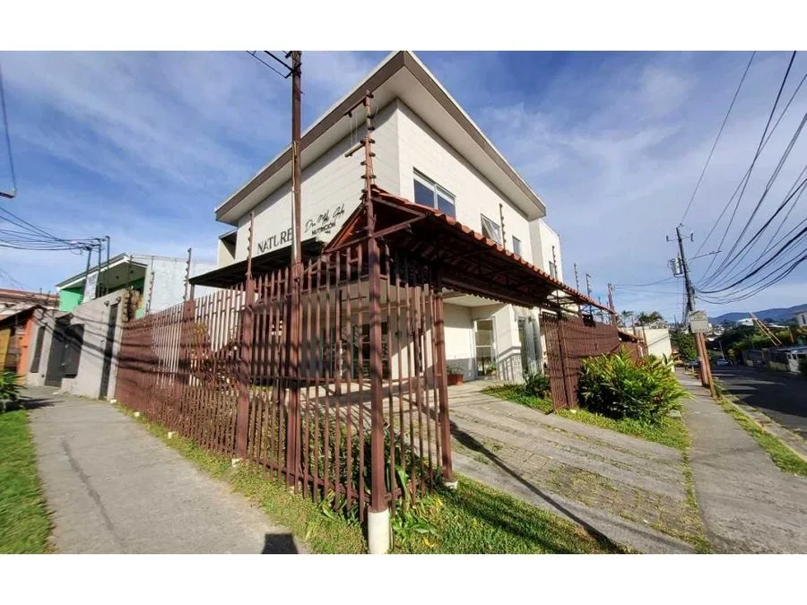 CASA USO DE SUELO MIXTO, IDEAL PARA OFICINAS O CONSULTORIOS