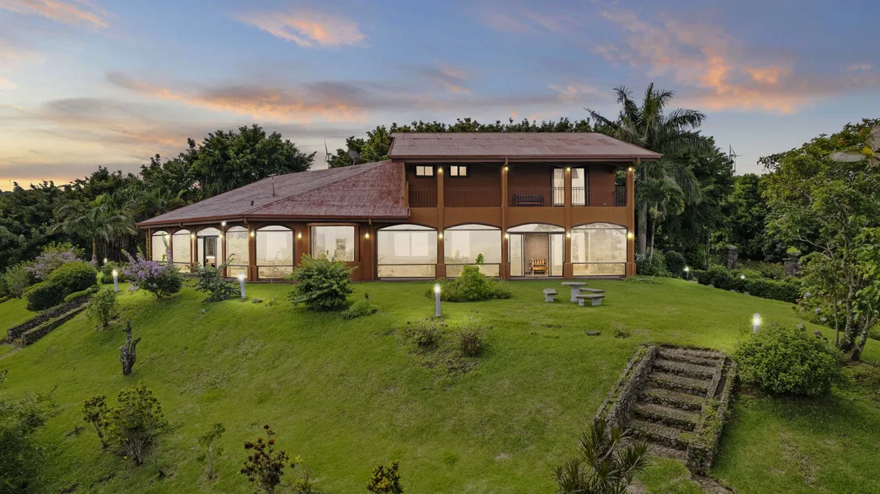 Luxury Countryside Home with Spectacular Vallew Views