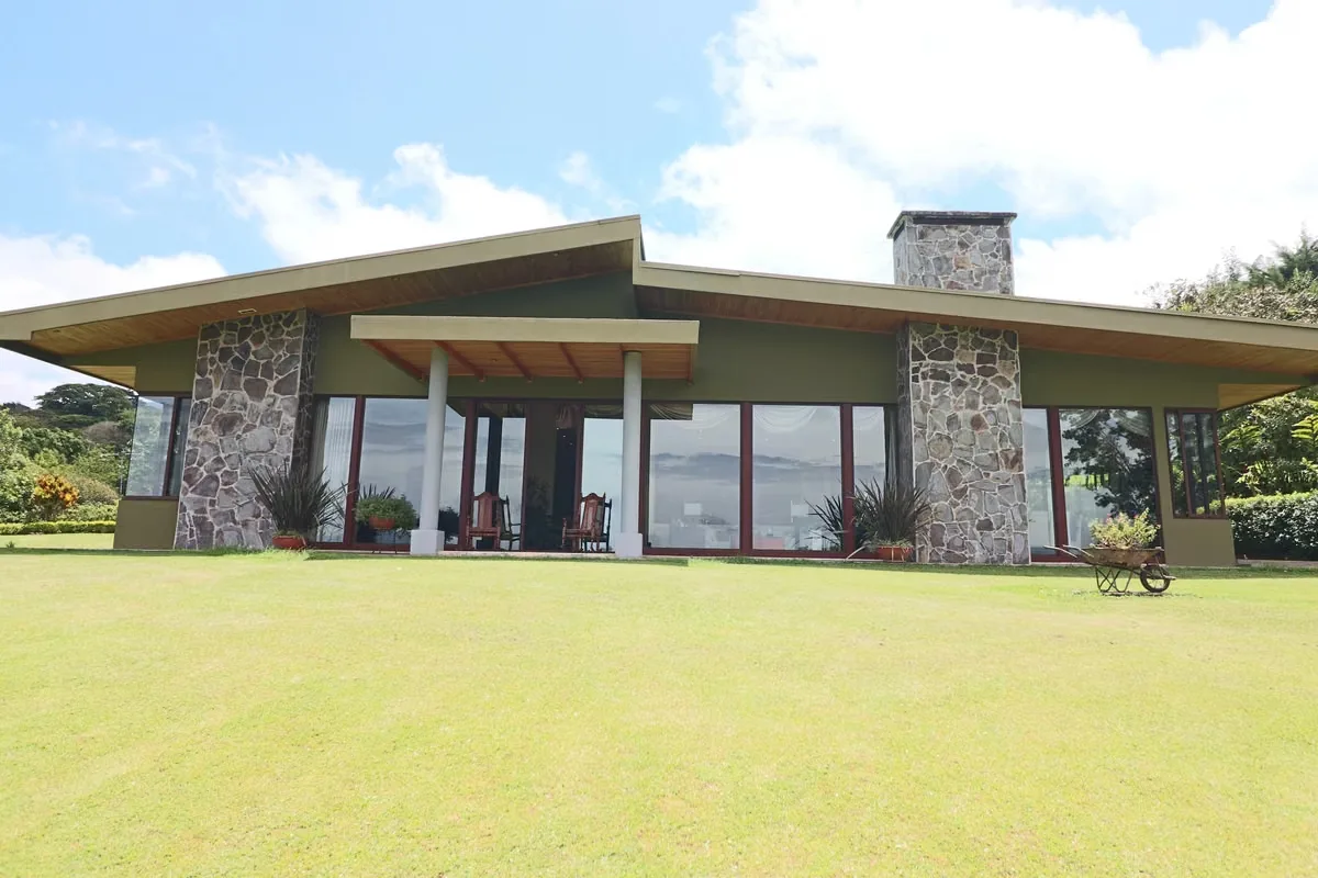 Estate for Sale Surrounded by Nature in San Isidro, Heredia SPM