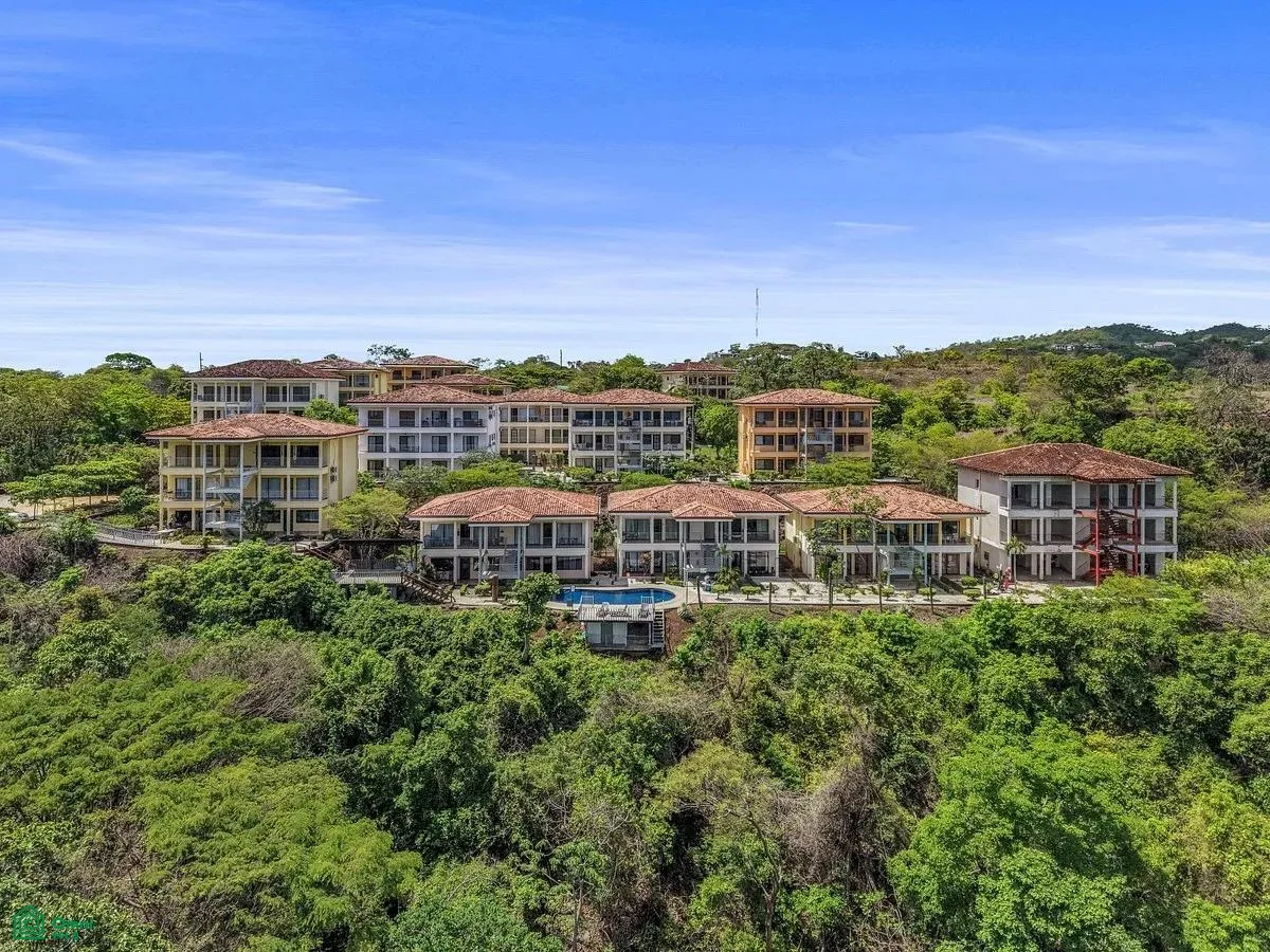 Vista Hermosa: Espacioso apartamento de 2 dormitorios con vista al mar en el tercer piso