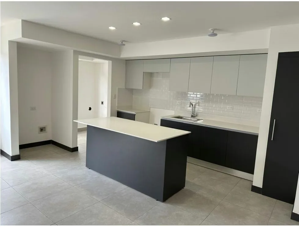 Se alquila acogedor y moderno apartamento en SEGUNDA PLANTA, ubicado en el Condominio Francisco de Heredia. Su ...