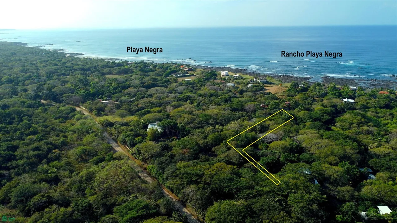 Playa Negra – Puerto Pargos Creek Lot, 5 Minutes to the Beach & Surf!