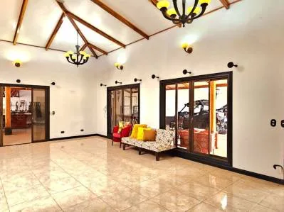 ENCANTADORA CASA COLONIAL EN VENTA