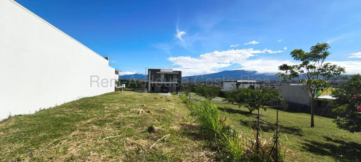 Venta de Lote en Condominio Exclusivo en Guachipelín de Escazú #27-212 GS - Venta en Escazú