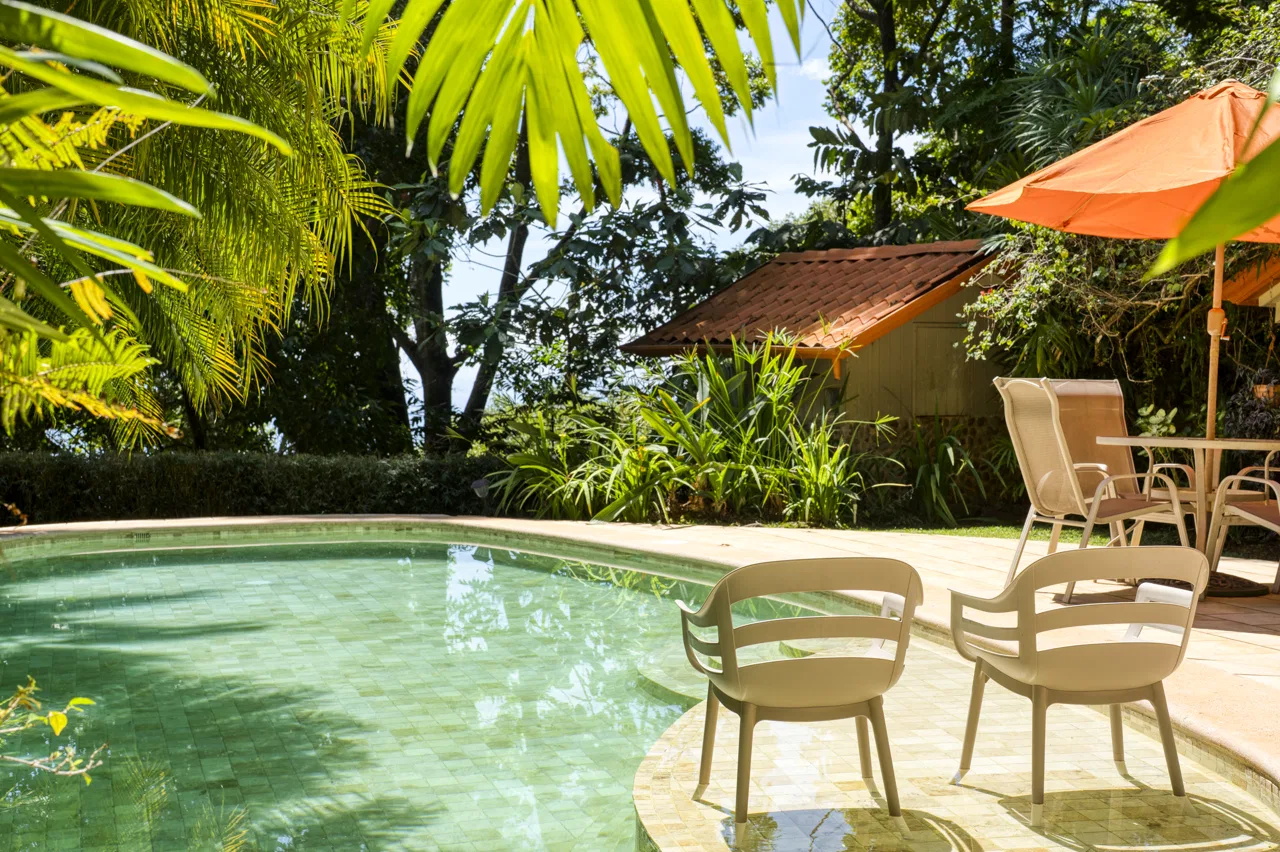 Own the tip of the ridge with spectacular views!