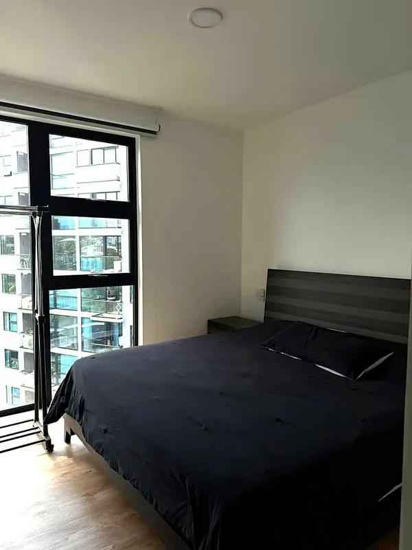 Apartamento amueblado en Núcleo Sabana | 1 hab, king, piso 18, vista al atardecer