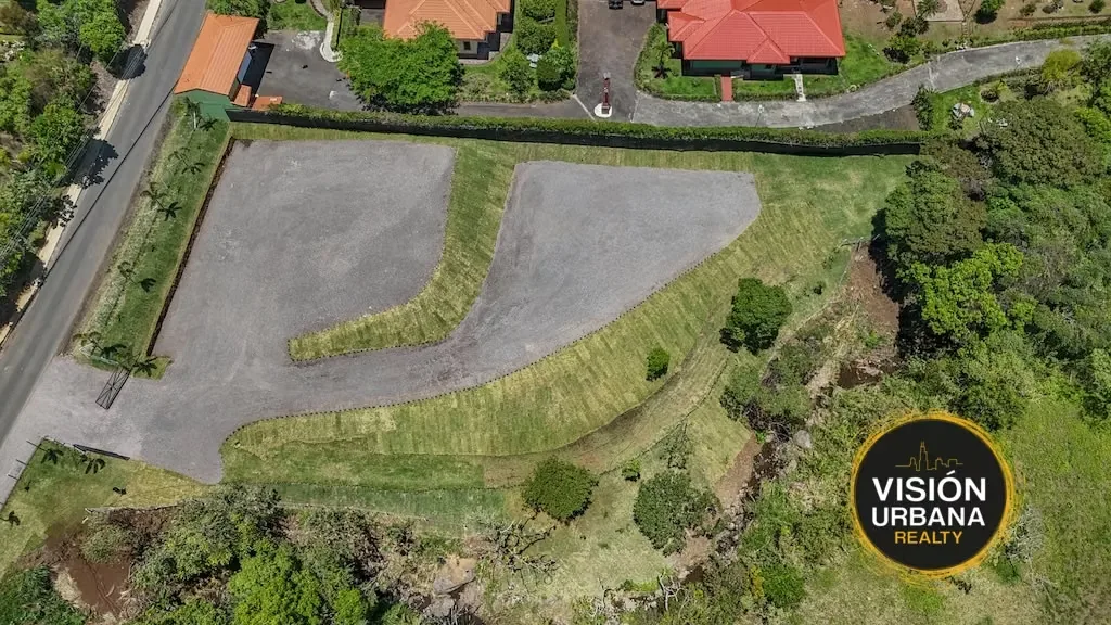 3928m2 lot ready to build on in San Josecito, San Isidro de Heredia. Surrounded by lush vegetation, this area boasts a cool climate and is nestled among luxury homes. Located ...